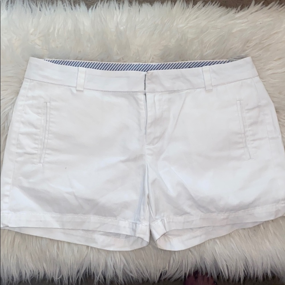 Stylus size 6 white 3in shorts